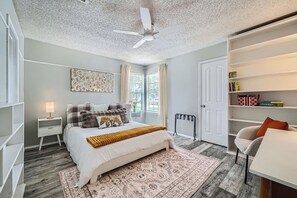 2 soveværelser, skrivebord, strygejern/strygebræt, weekendseng