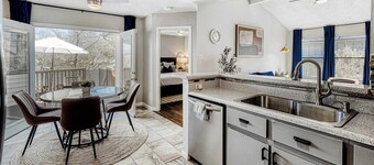 Cozy North Austin Retreat | Deck-Near Domain+Q2