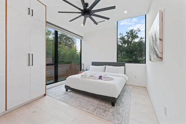 2 bedrooms, desk, iron/ironing board, WiFi