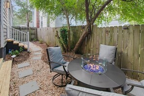 Outdoor dining - Brooklyn Arts District - Luxe - Very Pet Friendly (Wilmington)