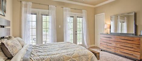 3 habitaciones, tabla de planchar con plancha y cuna de viaje