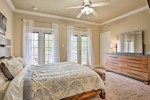 3 bedrooms, iron/ironing board, travel cot, free WiFi