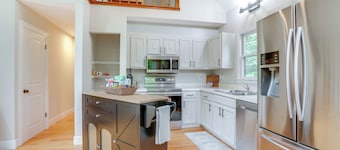 Pet-Friendly Lake Monticello Home w/ Perks!