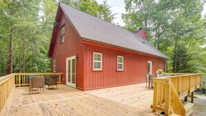 A red wooden cabin with a deck, two windows, and a door. - Pet-Friendly Lake Monticello Home w/ Perks! (Palmyra)