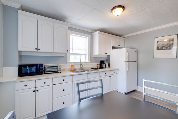 Fridge, microwave, coffee/tea maker, toaster