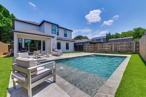Pool - Modern & Spacious Home 3 Mi to Downtown Dallas! (Dallas)