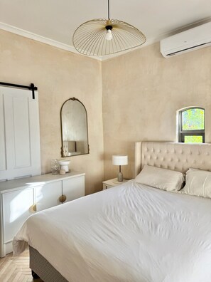 2 室のベッドルーム、アイロン / アイロン台、WiFi、ベッドシーツ