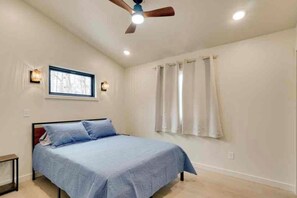 1 室のベッドルーム、アイロン / アイロン台、WiFi (無料)、ベッドシーツ