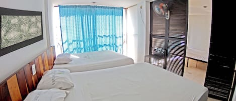 Muebles diferentes, wifi gratis y ropa de cama