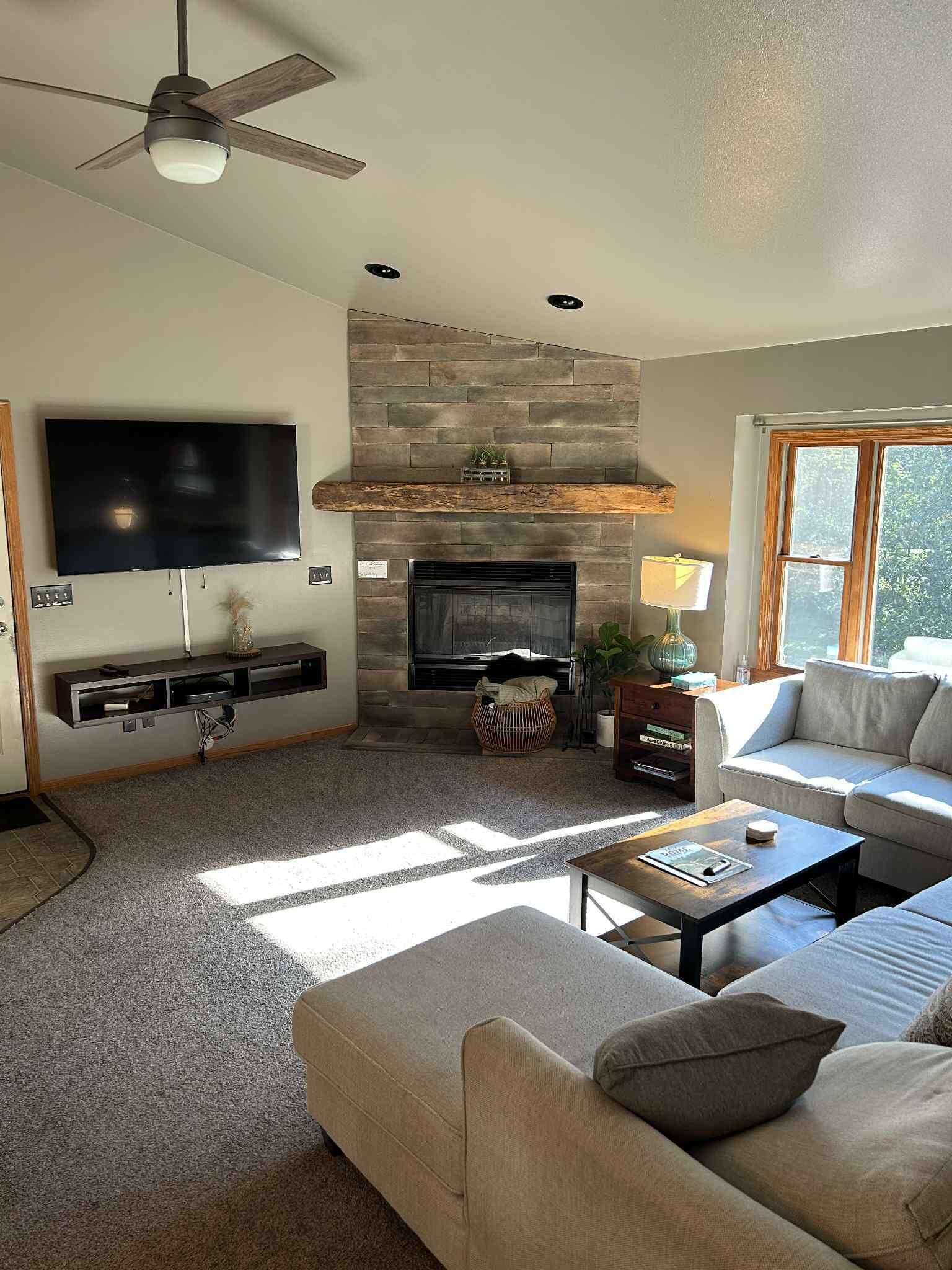 智能电视、壁炉、桌上足球、乒乓球