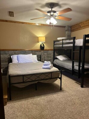 3 bedrooms, desk, iron/ironing board, travel crib