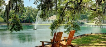 2 Bedroom, beautifully decorated condo, St. Simons Island, heated pool