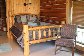 1 bedroom, free WiFi, bed sheets - Inviting Cabin in Albany, MO. Enjoy the nature, fishing and breathtaking views. (Albany)