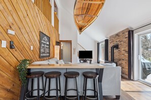 TV, fireplace - The Cottages at Blue (The Blue Mountains)