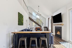 TV, fireplace - The Cottages at Blue (The Blue Mountains)