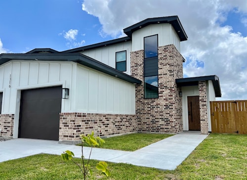 Daytona Beach B - Sleek & Stylish 3BD/2.5BA - WiFi