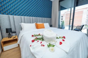 1 bedroom, internet, bed sheets