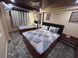 4 bedrooms, iron/ironing board, free WiFi, bed sheets