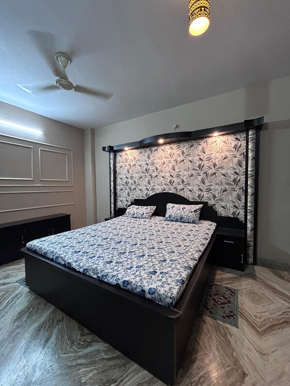 4 bedrooms, iron/ironing board, free WiFi, bed sheets