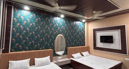 Peaceful & Spiritual Stay Near Kashi Vishwanath