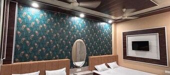 Peaceful & Spiritual Stay Near Kashi Vishwanath