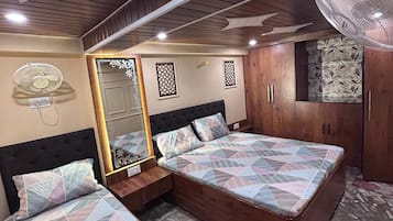 4 chambres, fer et planche à repasser, Wi-Fi gratuit, draps fournis