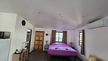 1 dormitorio, tabla de planchar con plancha, wifi y ropa de cama