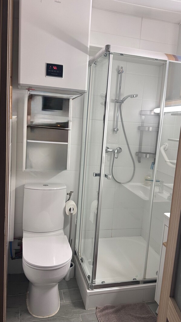Shower, hair dryer, towels, toilet paper