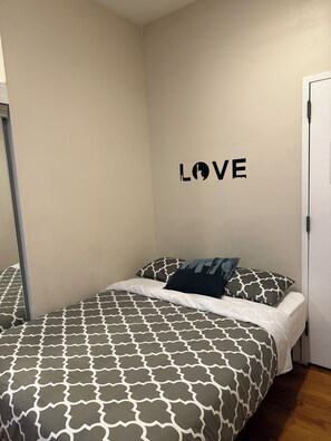 Iron/ironing board, WiFi, bed sheets
