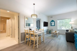 Dining - Inspiration condo near Disney with free shuttle (Orlando)