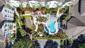 An aerial view of a hotel with a swimming pool, tennis court, and landscaped garden. - Inspiration condo near Disney with free shuttle (Orlando)