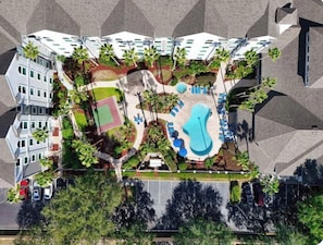 A heated pool - Inspiration condo near Disney with free shuttle (Orlando)