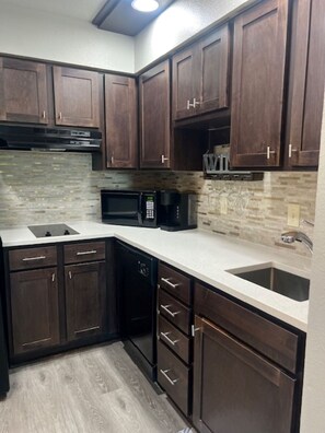 Fridge, microwave, stovetop, dishwasher