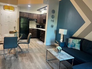 Smart TV, offices - Renovated Condo-Free Shuttles-Pool (Orlando)