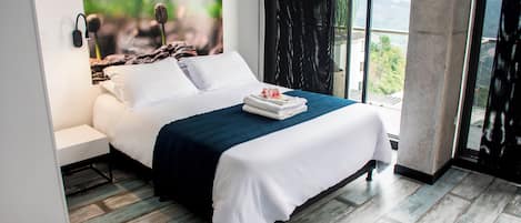 Dupleks, balkon, pemandangan kota | Brankas, tirai kedap cahaya, setrika/meja setrika, dan Wi-Fi gratis