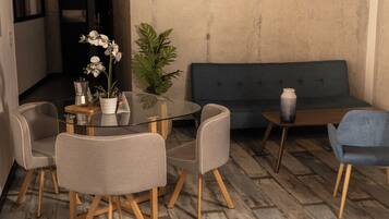 Triple Room, City View | Living area