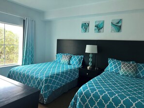 1 Schlafzimmer, Schreibtisch, Bügeleisen/Bügelbrett, Reisekinderbett
