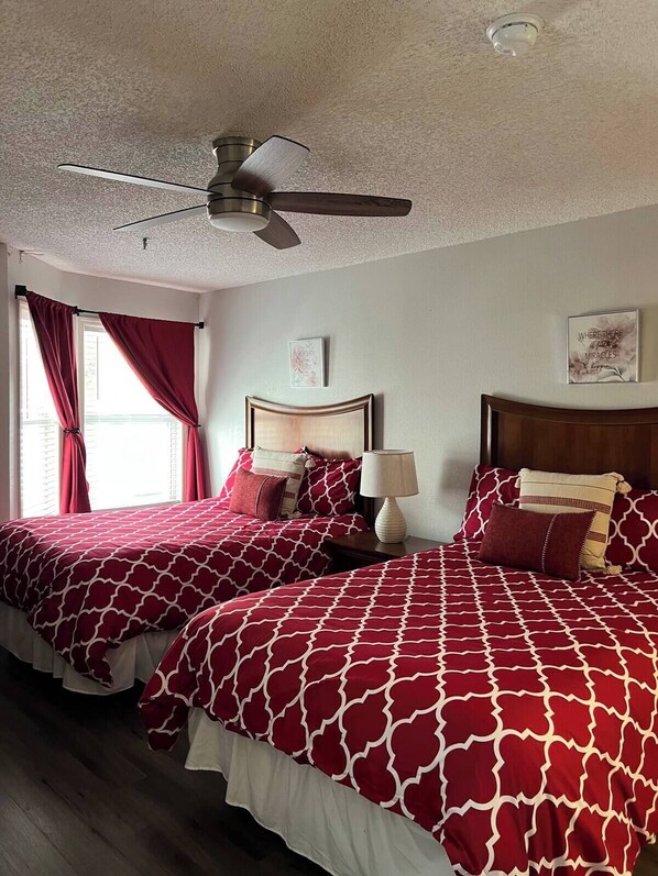 1 bedroom, desk, iron/ironing board, travel cot - Condo near Disney Universal Free Parking (Kissimmee)