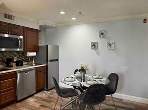 Fridge, microwave, stovetop, dishwasher