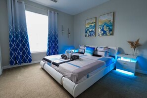 3 sovrum, skrivbord, strykjärn/strykbräda och resesäng