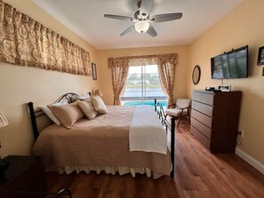 4 bedrooms, desk, iron/ironing board, travel crib