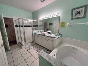 SĂšche-cheveux, serviettes fournies