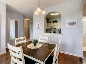 Dining - Condo Disney Universal Epic Pool (Kissimmee)