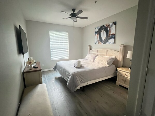 3 bedrooms, desk, iron/ironing board, travel cot