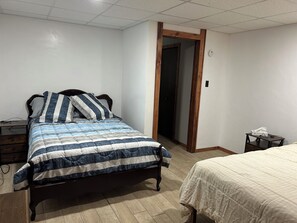 3 bedrooms, iron/ironing board, WiFi, bed sheets - 3-bedroom house located three miles from Sawyer Lake on the Michigamme River (Channing)