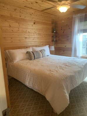 4 dormitorios, tabla de planchar con plancha, cuna de viaje