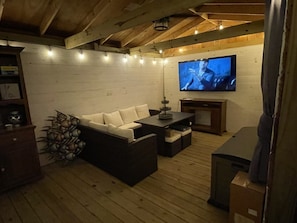 Smart TV, fireplace