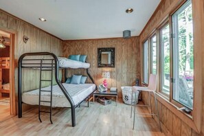 6 bedrooms, WiFi, bed sheets