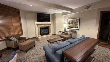 TV, fireplace