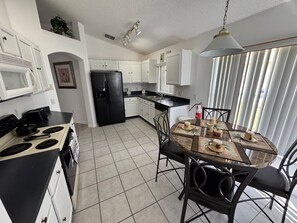 하우스, 침대(여러 개), 수영장 이용, 수영장 전망 (Ortega Villa) | 전용 주방 | 냉장고, 전자레인지, 오븐, 쿡탑